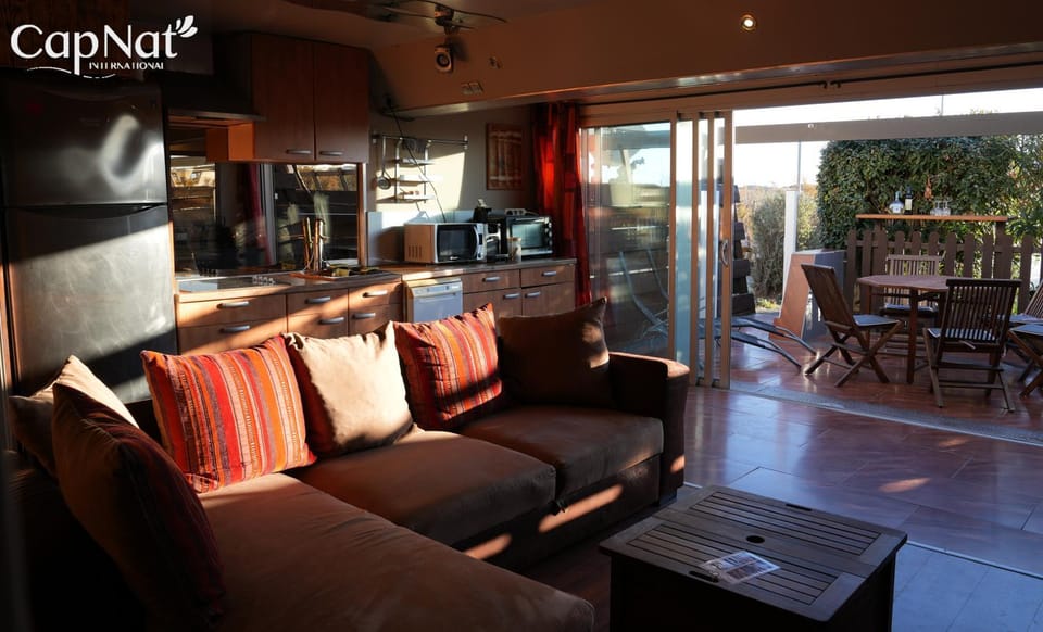 Patio, Living room