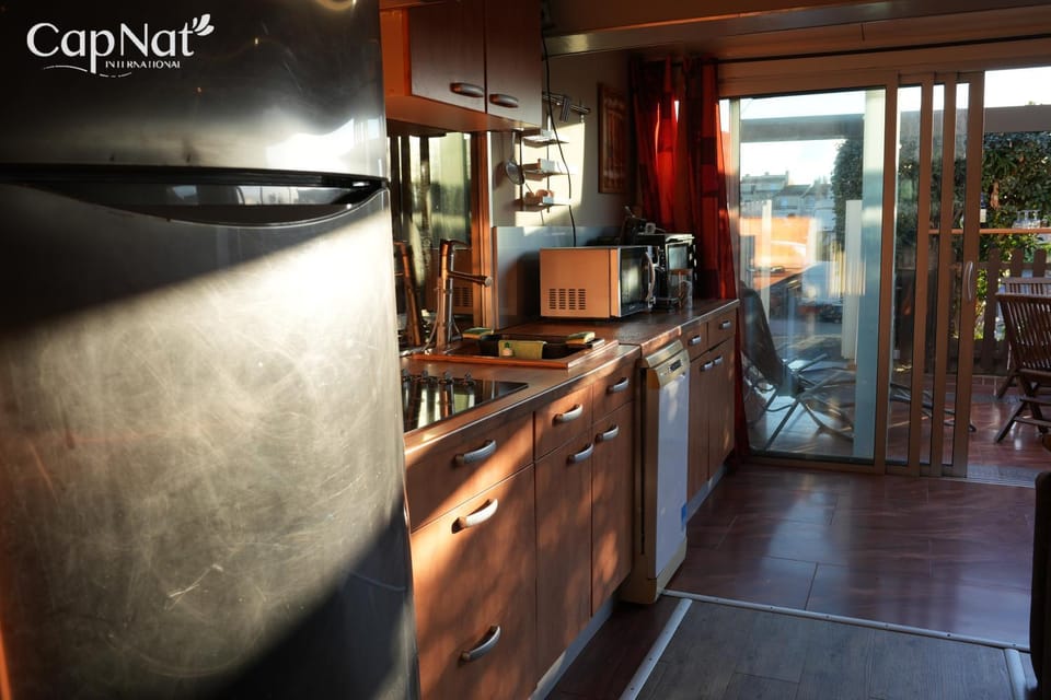 Kitchen or kitchenette, dishwasher, oven, stove