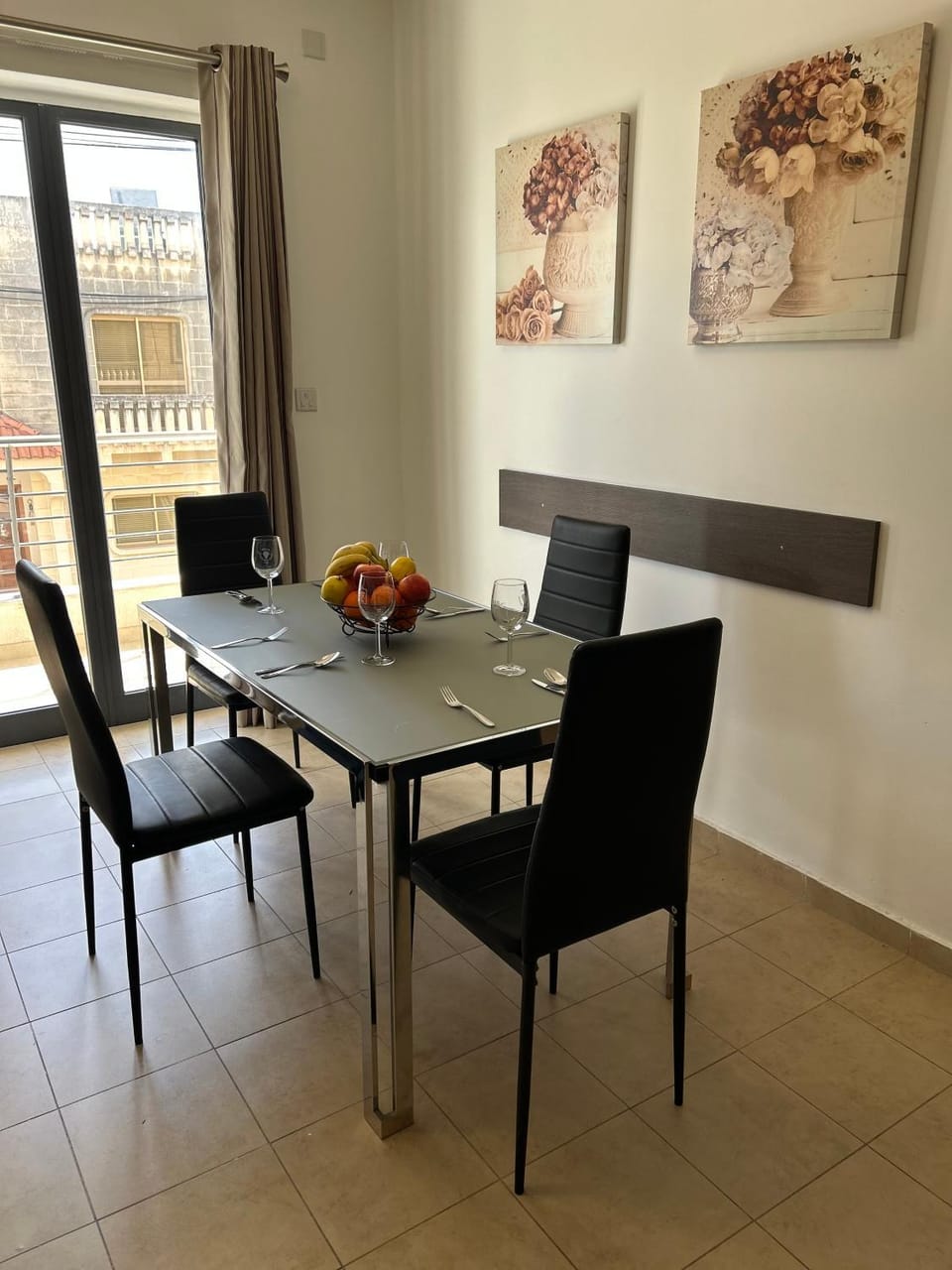 Seating area, Dining area