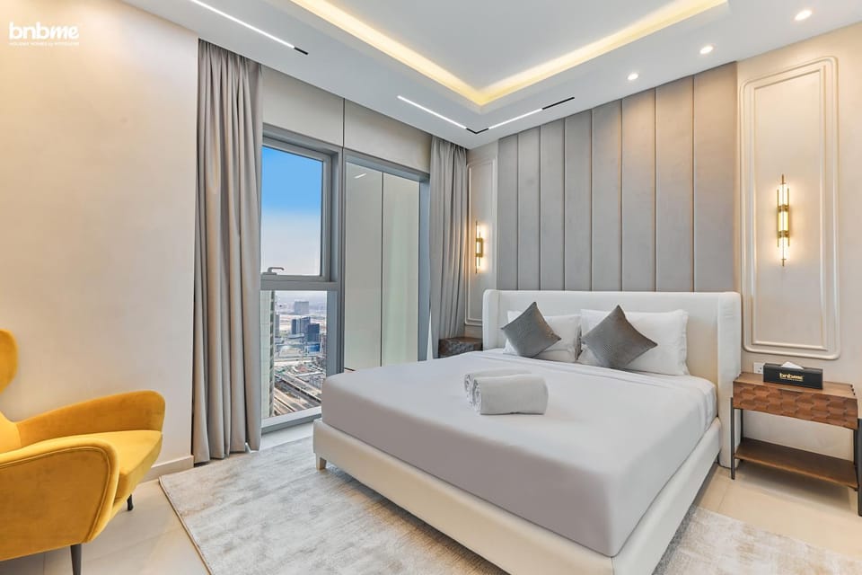 Bed, Living room, Photo of the whole room, Seating area, Bedroom