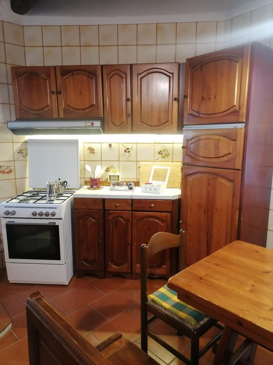 Kitchen or kitchenette, Dining area, oven, stove