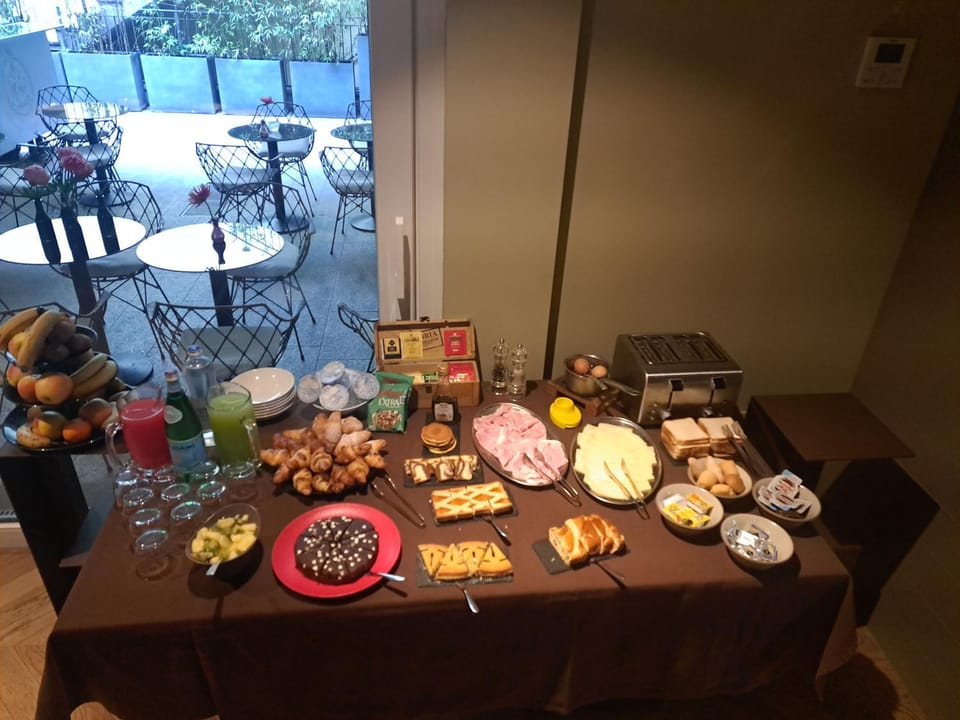 Restaurant/places to eat, Food and drinks, Breakfast, Buffet breakfast