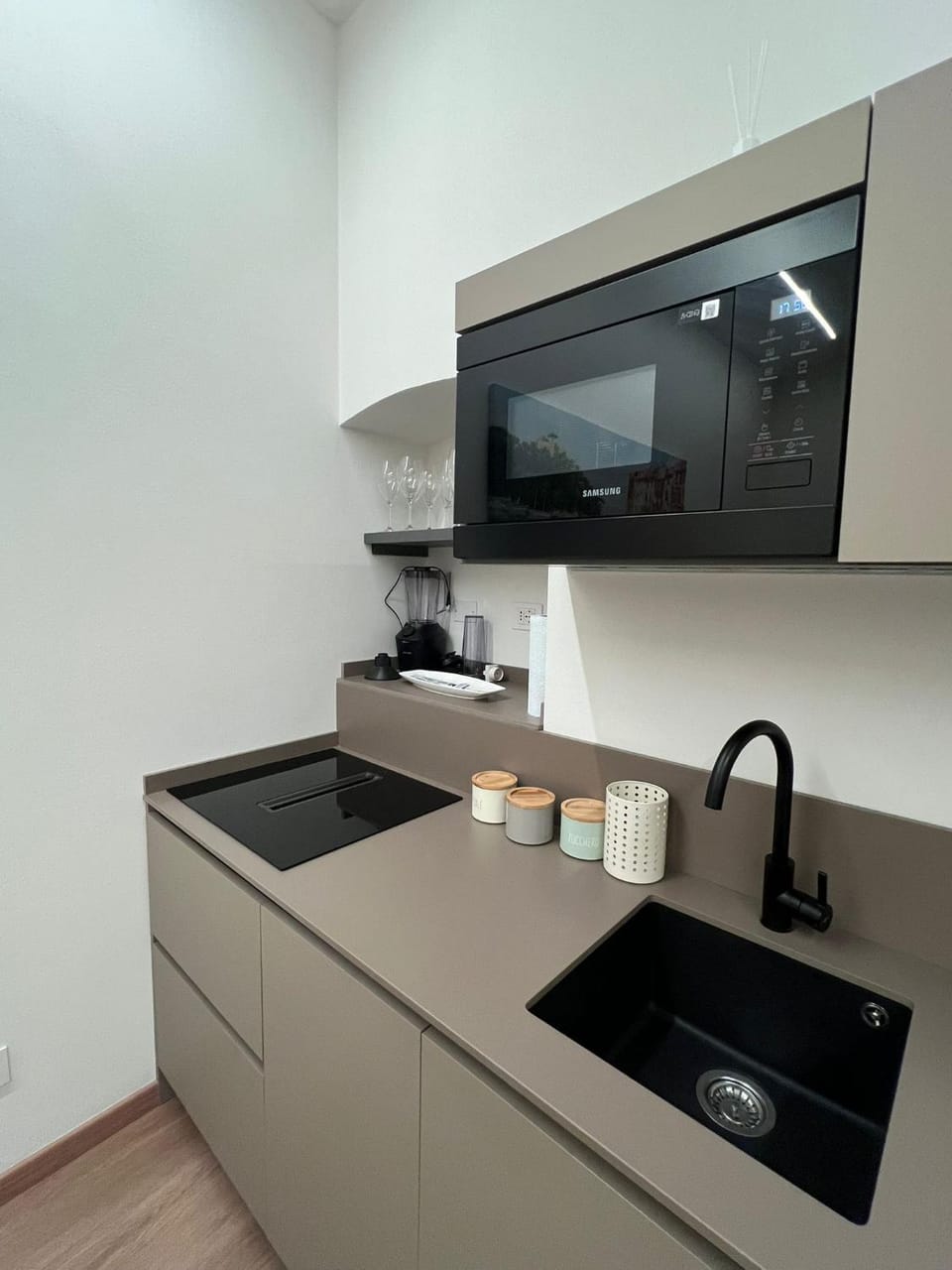 Kitchen or kitchenette, pet friendly, stove