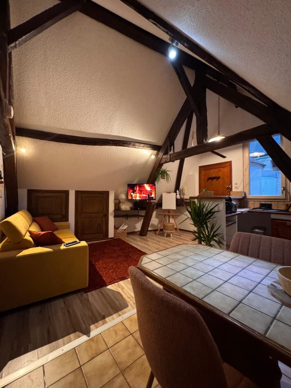 Living room, Dining area