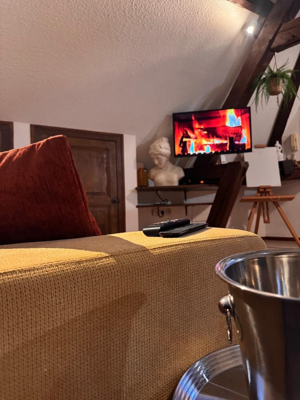 TV and multimedia, Seating area