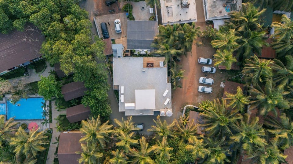 Property building, Day, Bird's eye view, Swimming pool, Parking