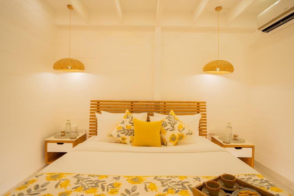 Bed, Photo of the whole room, Bedroom, air conditioner