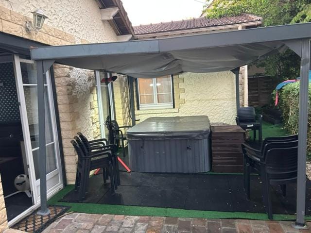 Villa Maxonale près de Paris avec Piscine Chauffée, Sauna et Jacuzzi Villa in Île-de-France