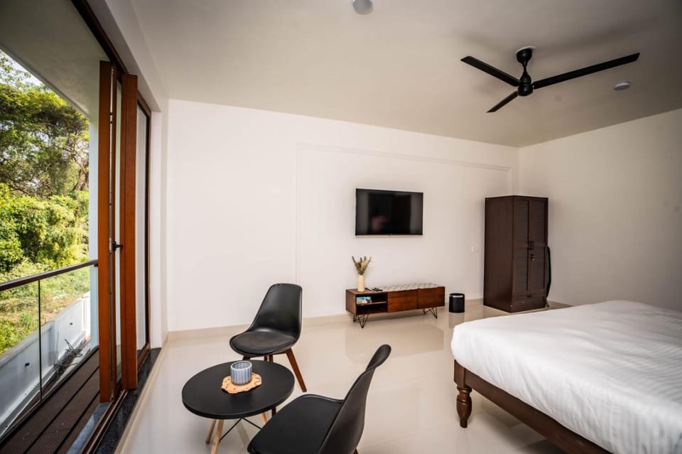 Communal lounge/ TV room, Bed, TV and multimedia, Photo of the whole room, Evening entertainment, Bedroom