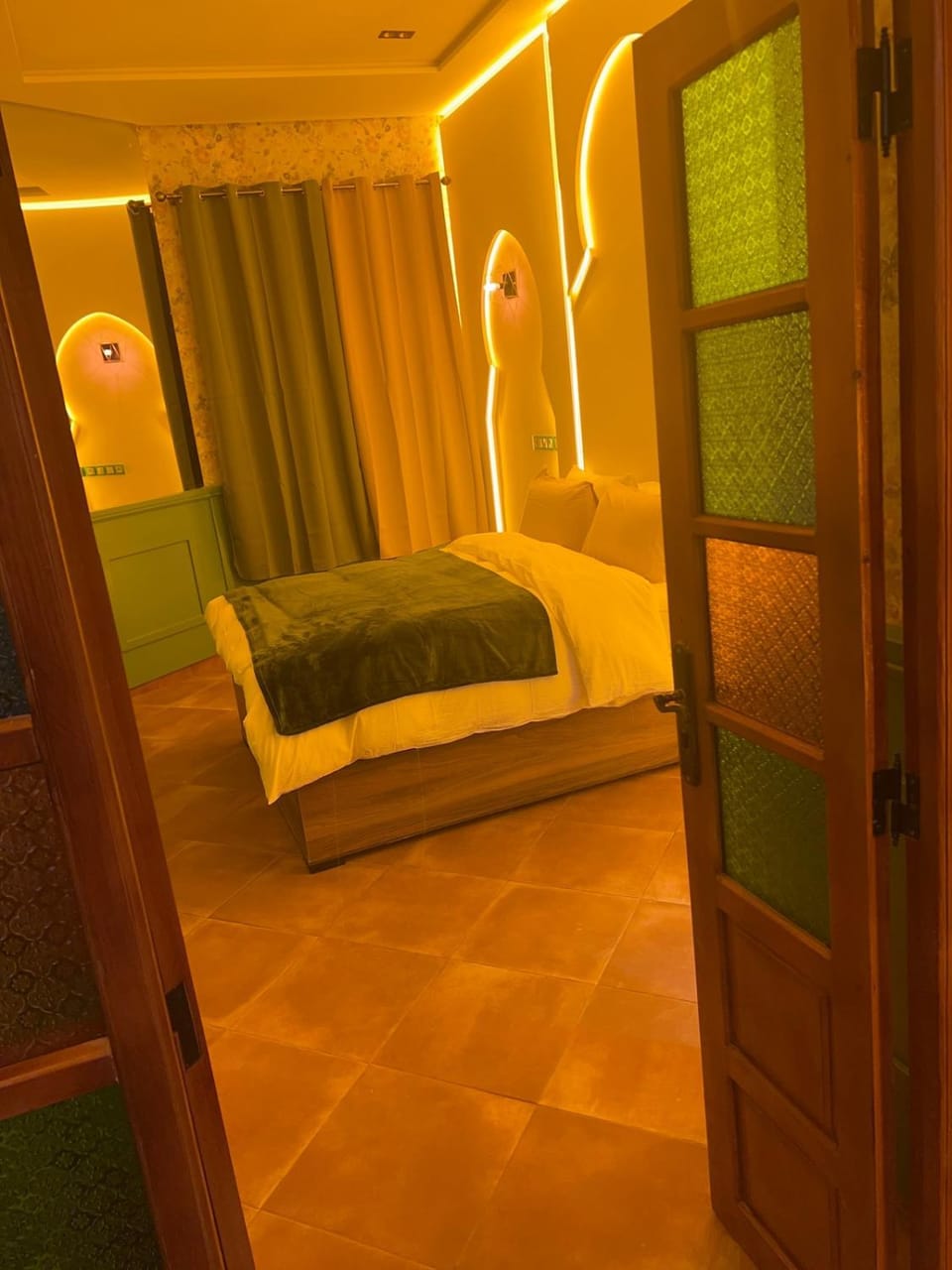 Bed, Photo of the whole room, Bedroom