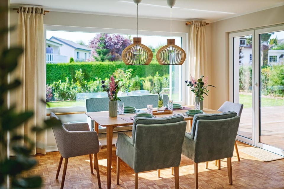 Seating area, Dining area, Garden view