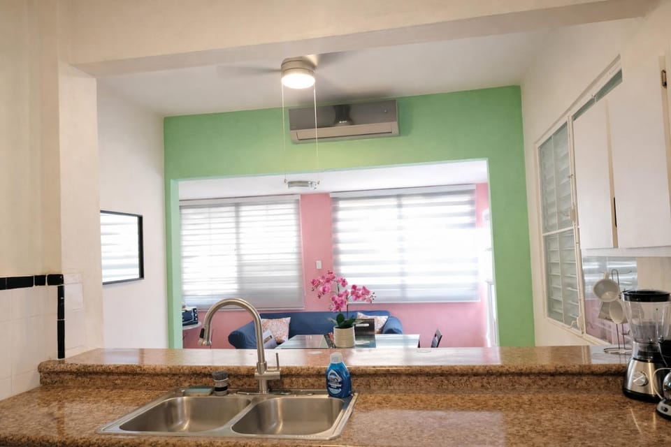 Kitchen or kitchenette, internet, air conditioner