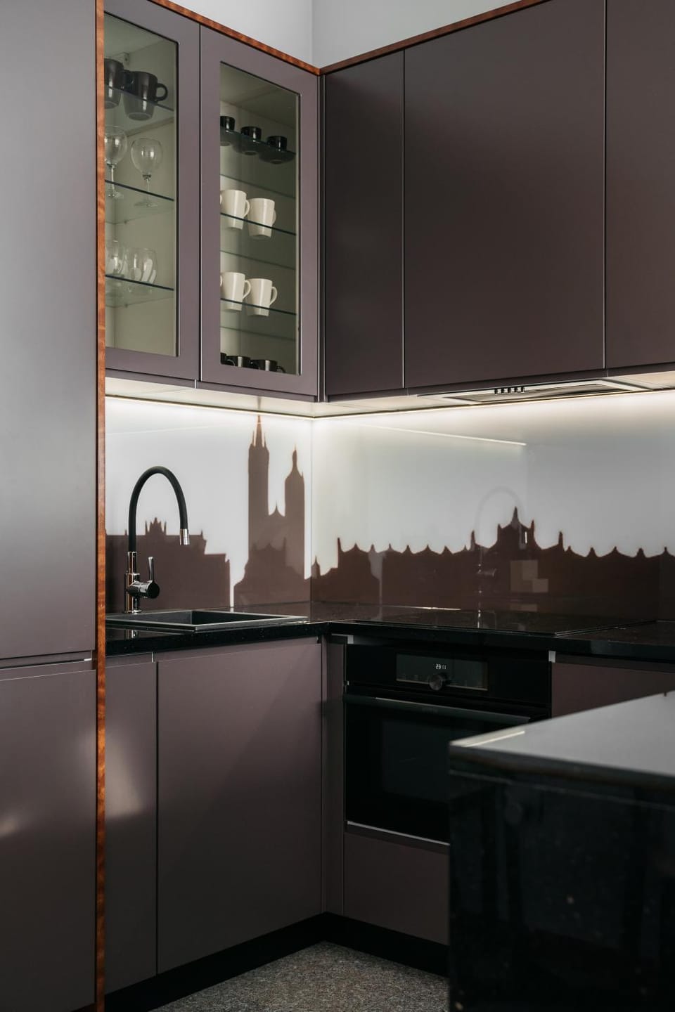Kitchen or kitchenette, dishwasher, stove