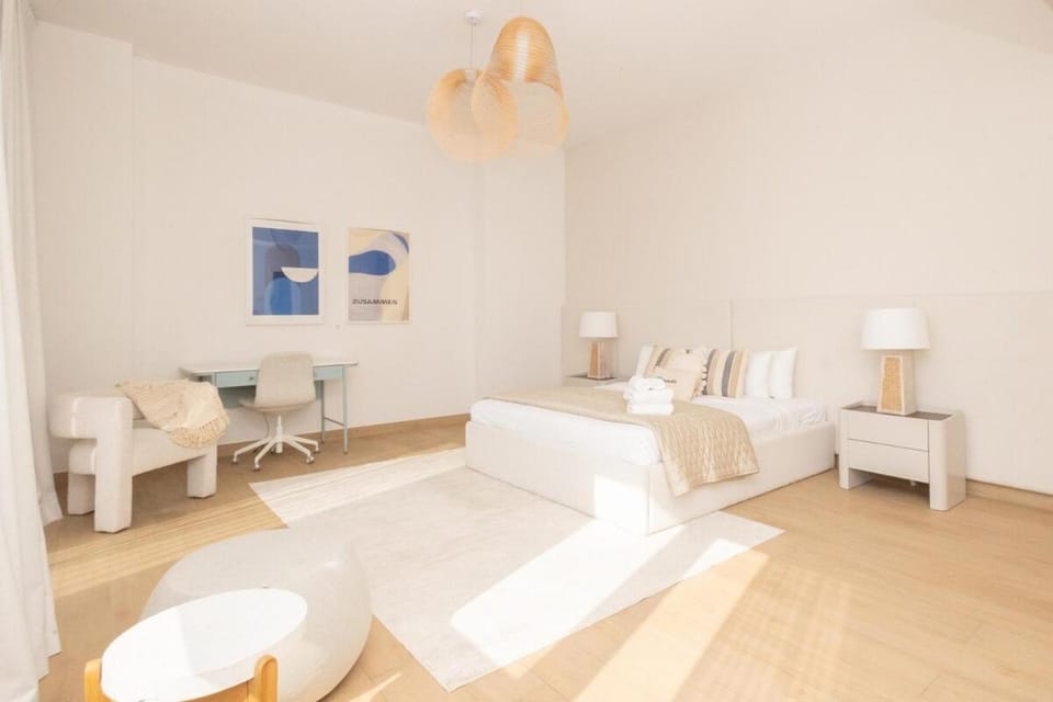 HiGuests - Experience Coastal Elegance at La Rive 2 in La Mer Apartment in Dubai