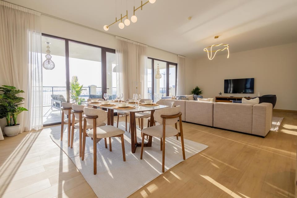 HiGuests - Experience Coastal Elegance at La Rive 2 in La Mer Apartment in Dubai
