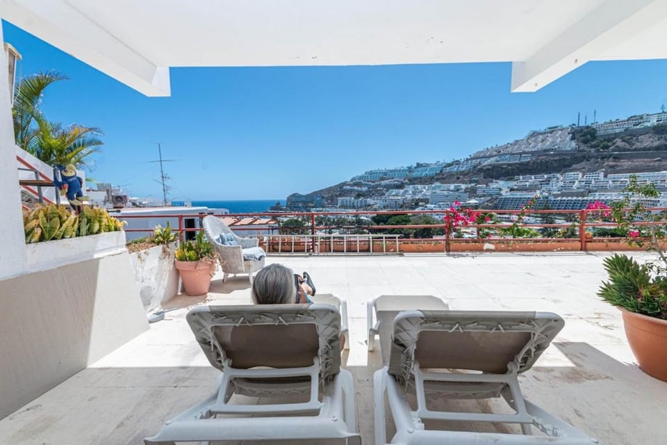Sea view, sunbed