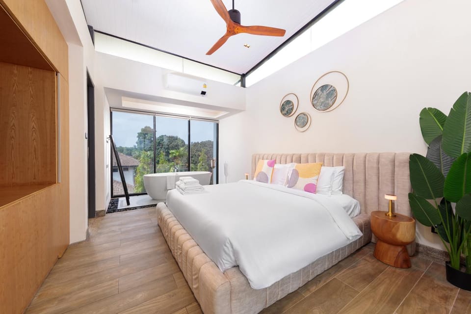 Bed, Photo of the whole room, Bedroom