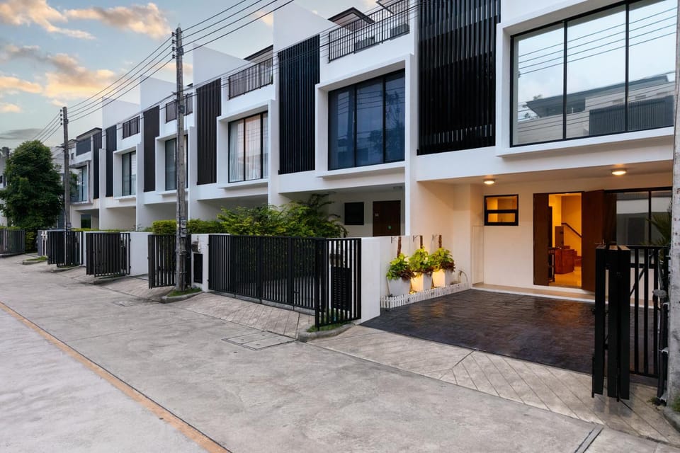 Property building, Neighbourhood