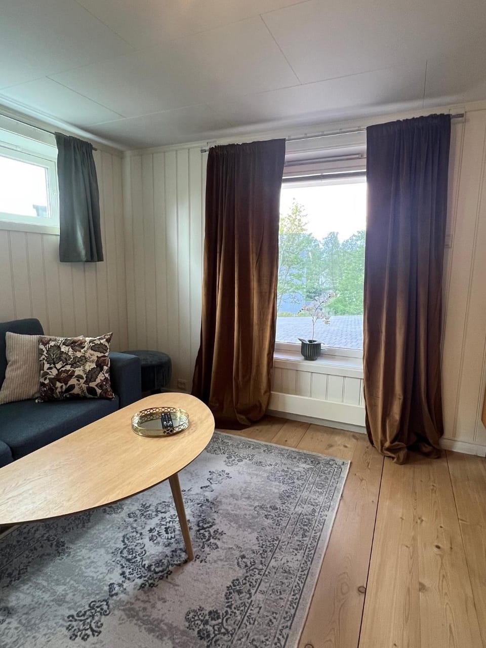 Living room, Seating area, heating, internet