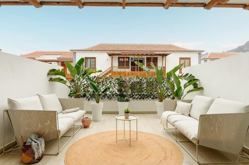 Patio, Day, View (from property/room), Balcony/Terrace, Living room, Seating area