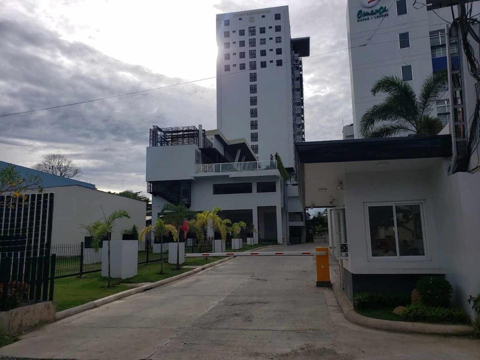 803 - Quiet Condo in City Centre Apartment in Davao City