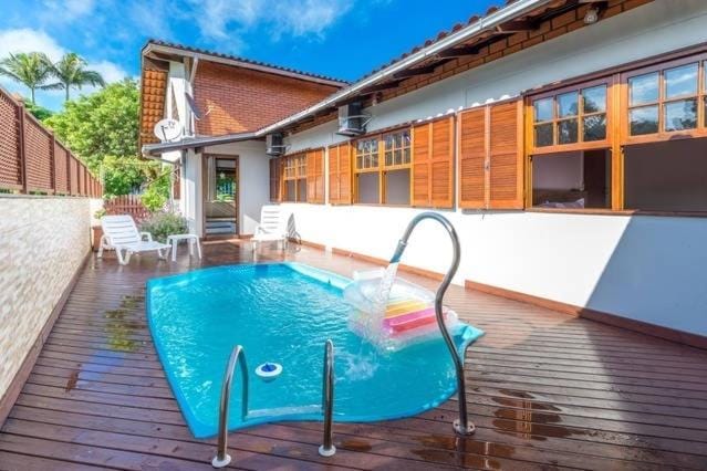 Day, Swimming pool
