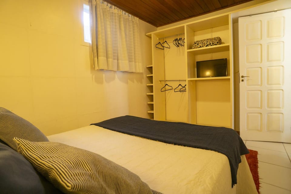 Bed, TV and multimedia, Photo of the whole room, Bedroom, wardrobe