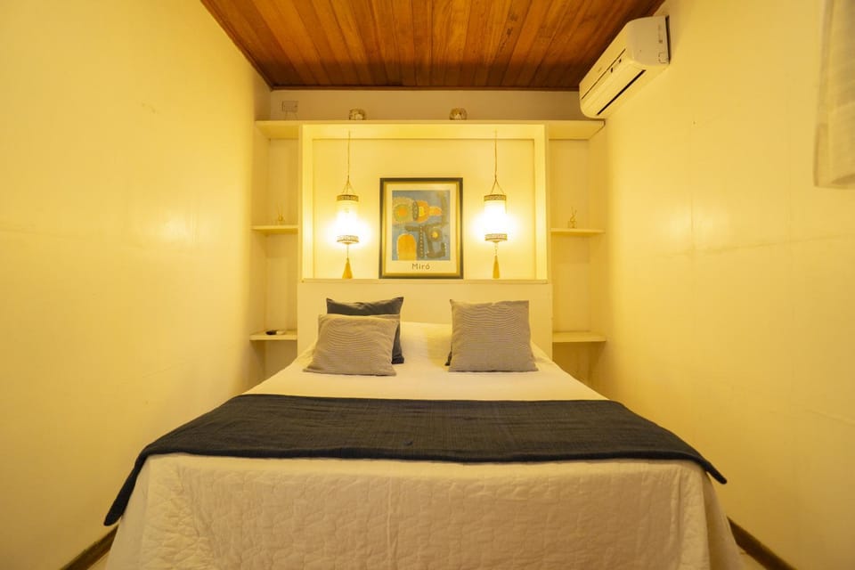 Bed, Photo of the whole room, Bedroom, air conditioner