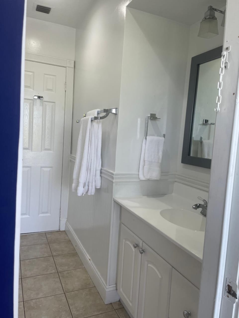 Bathroom, towels