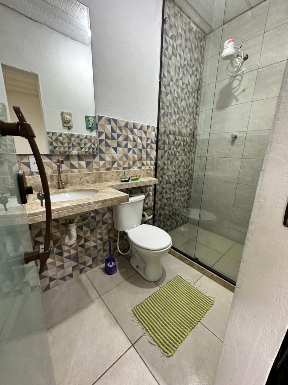 Shower, Toilet