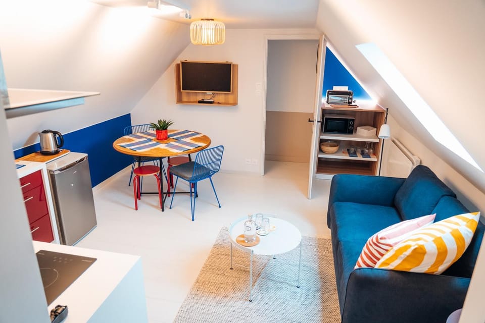 Communal lounge/ TV room, TV and multimedia, Kitchen or kitchenette, Living room, Seating area, Dining area