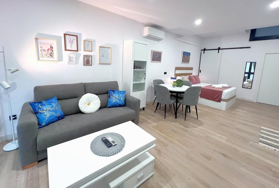 Evans Realty BN Moderno & Lujoso Estudio Apartment in Malaga