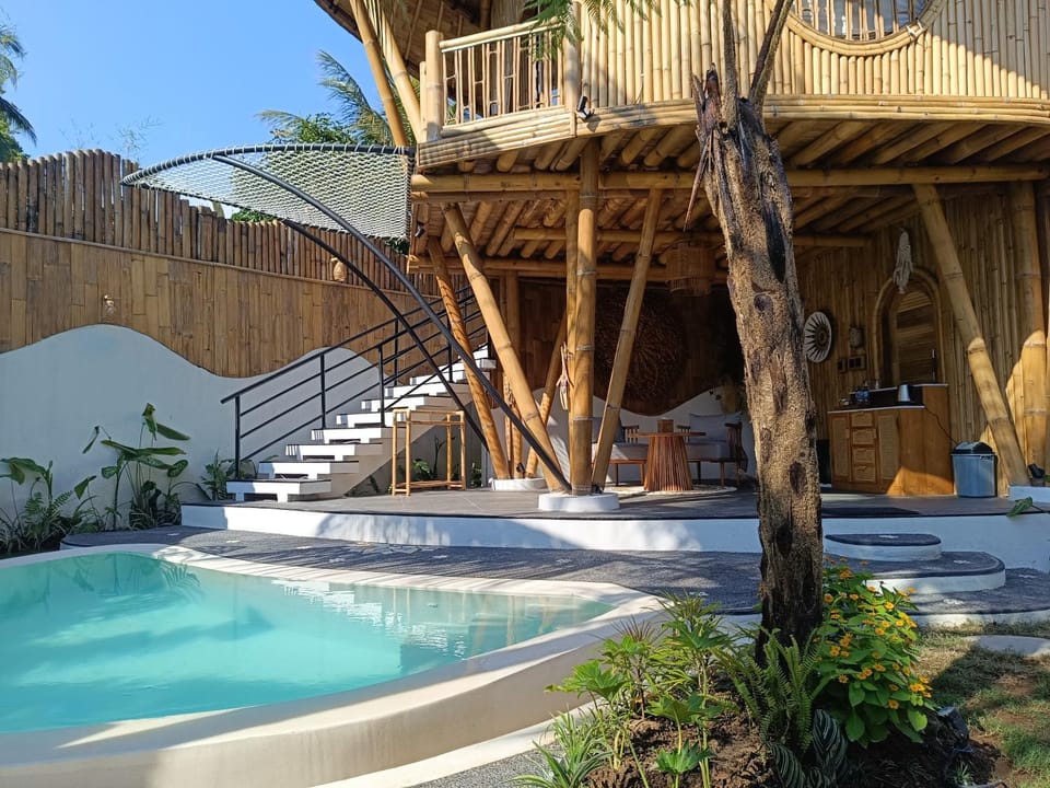 Property building, View (from property/room), Balcony/Terrace, Pool view, Swimming pool