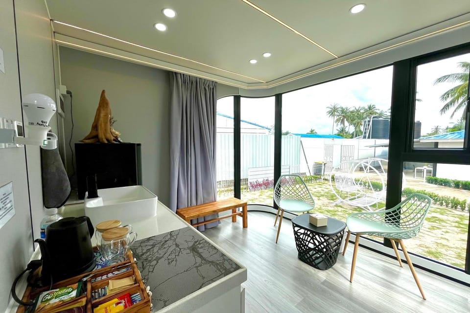 Kitchen or kitchenette, Seating area
