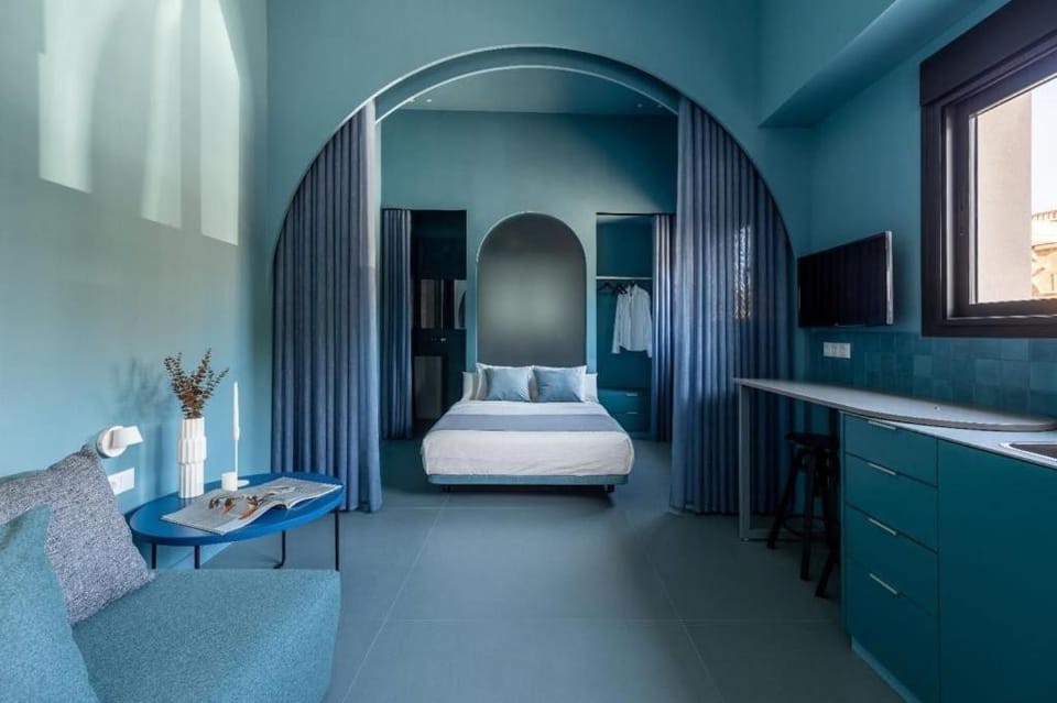 Bed, TV and multimedia, Living room, Photo of the whole room, Bedroom