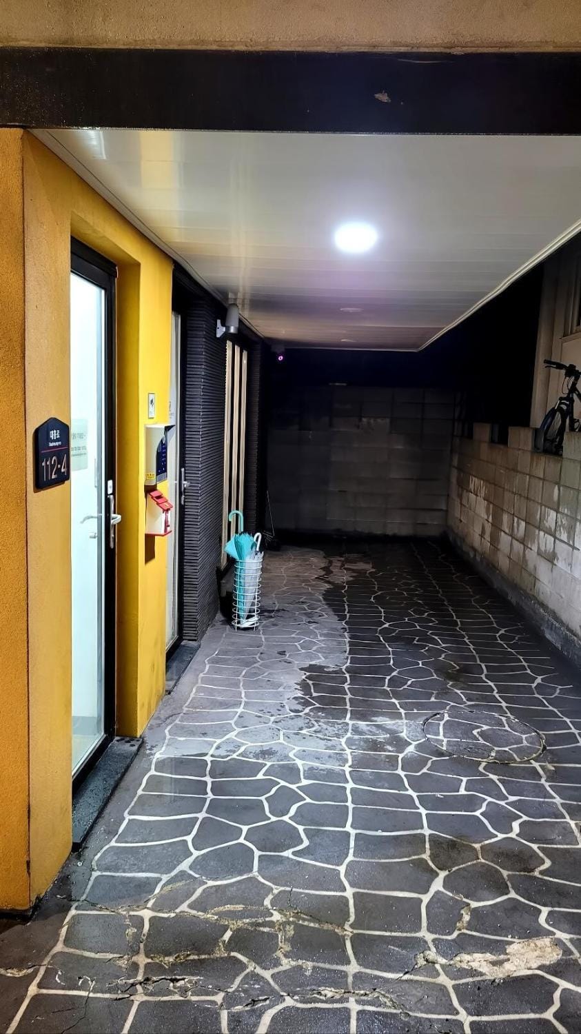Cozy apartment near Hongdae Sogang Ewha Apartment in Seoul