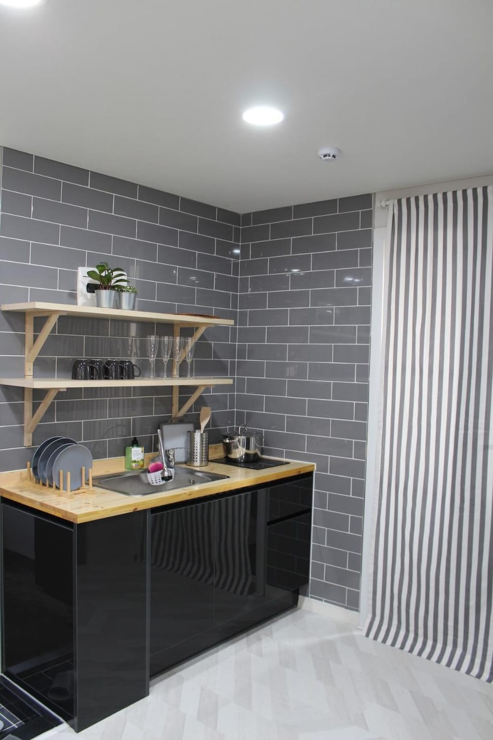 Cozy apartment near Hongdae Sogang Ewha Apartment in Seoul