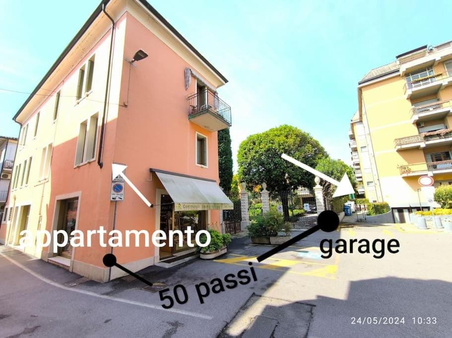 Property building, Day, Neighbourhood, Street view, Parking