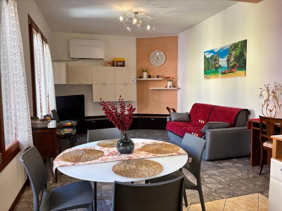 Living room, Dining area, kitchen