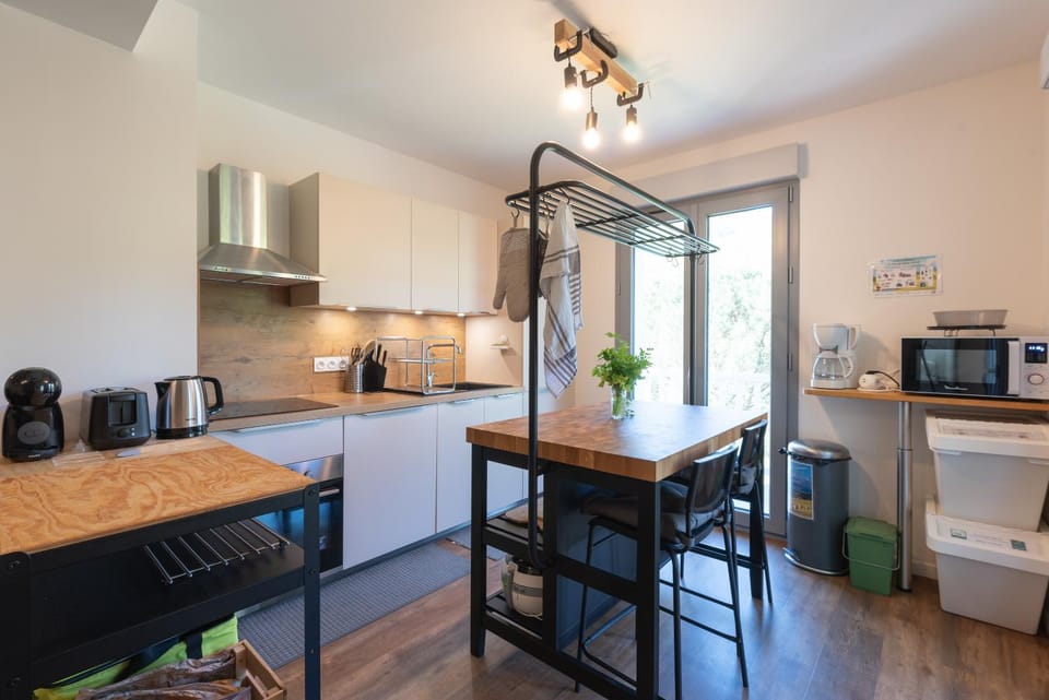 Kitchen or kitchenette, Living room