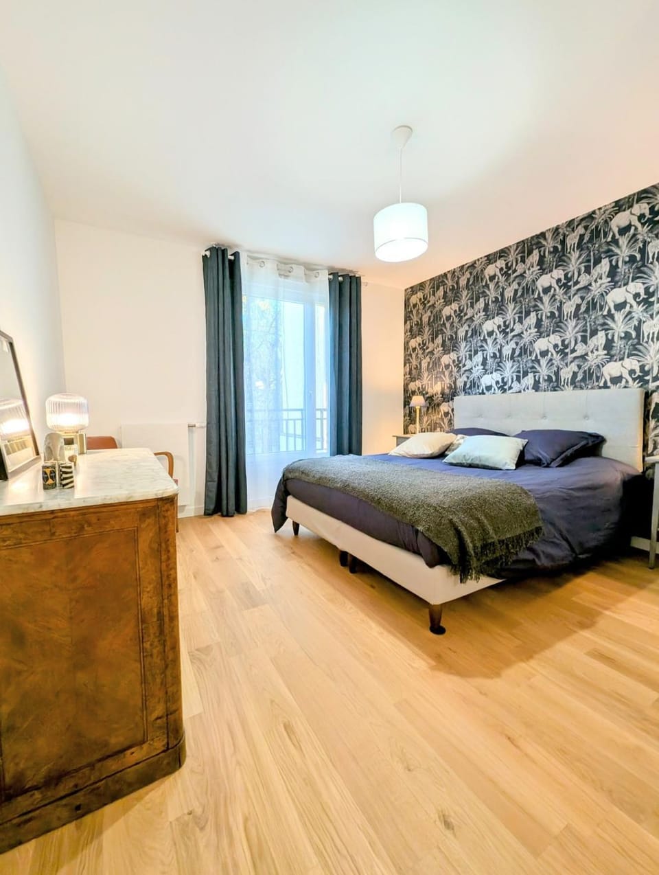 Photo of the whole room