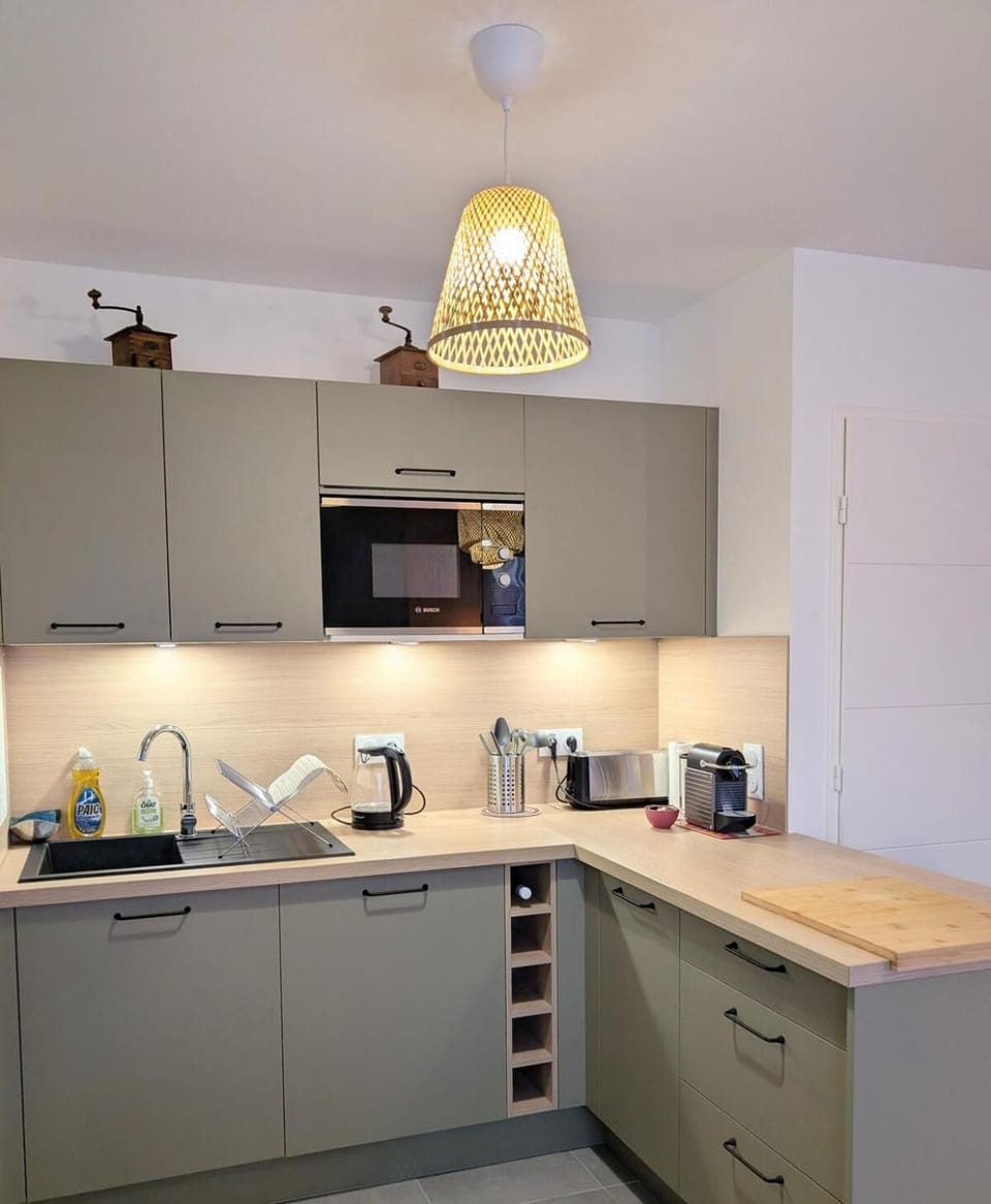 Kitchen or kitchenette