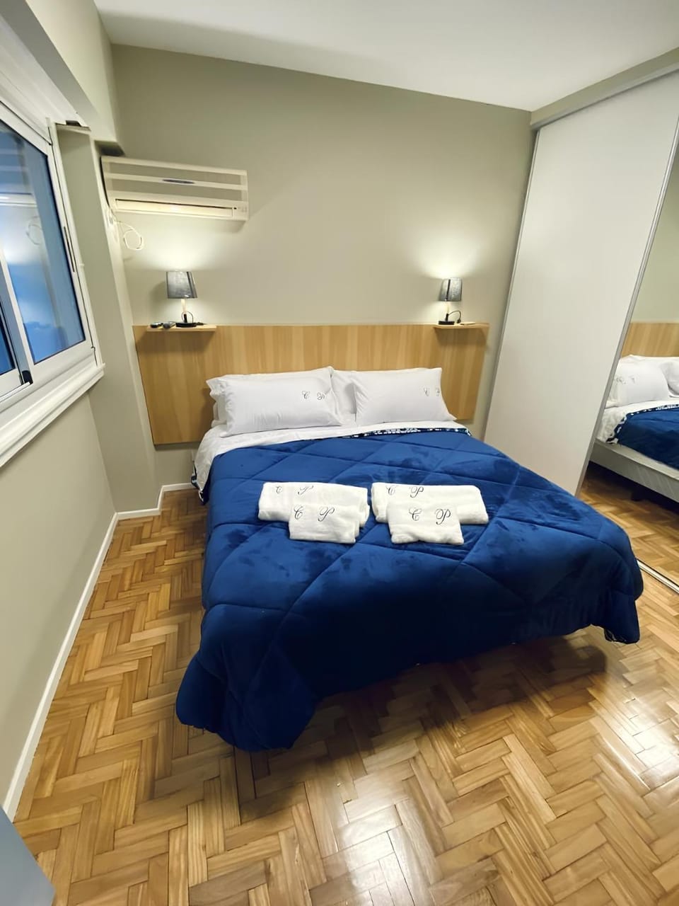 Bed, towels, air conditioner