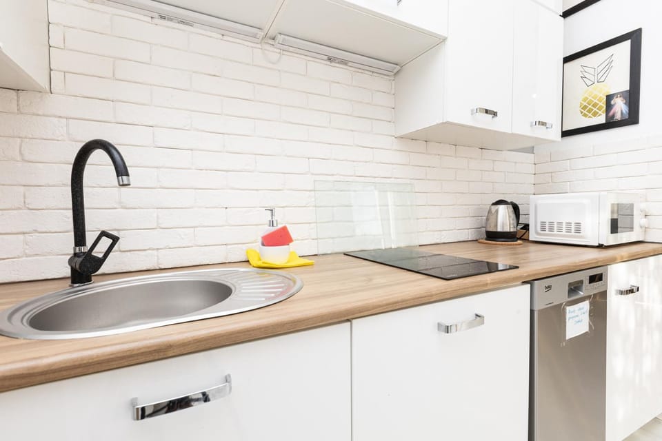 Coffee/tea facilities, Kitchen or kitchenette, dishwasher, stove