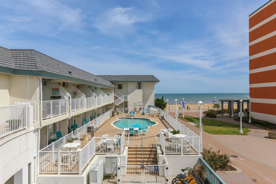 Exclusive Beach Access: VA Beach Studio Condo! Apartment in Virginia Beach