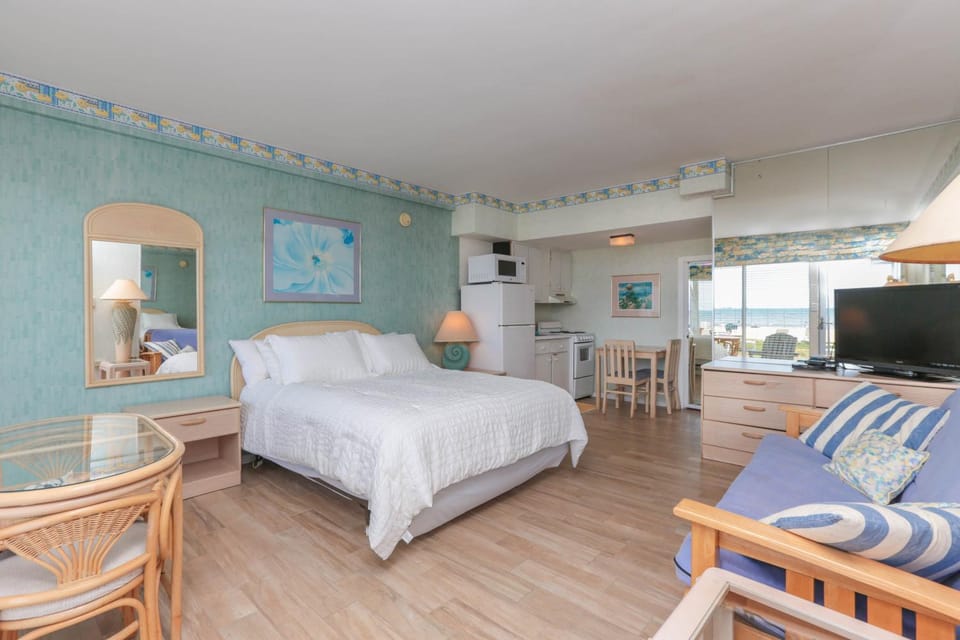 Exclusive Beach Access: VA Beach Studio Condo! Apartment in Virginia Beach
