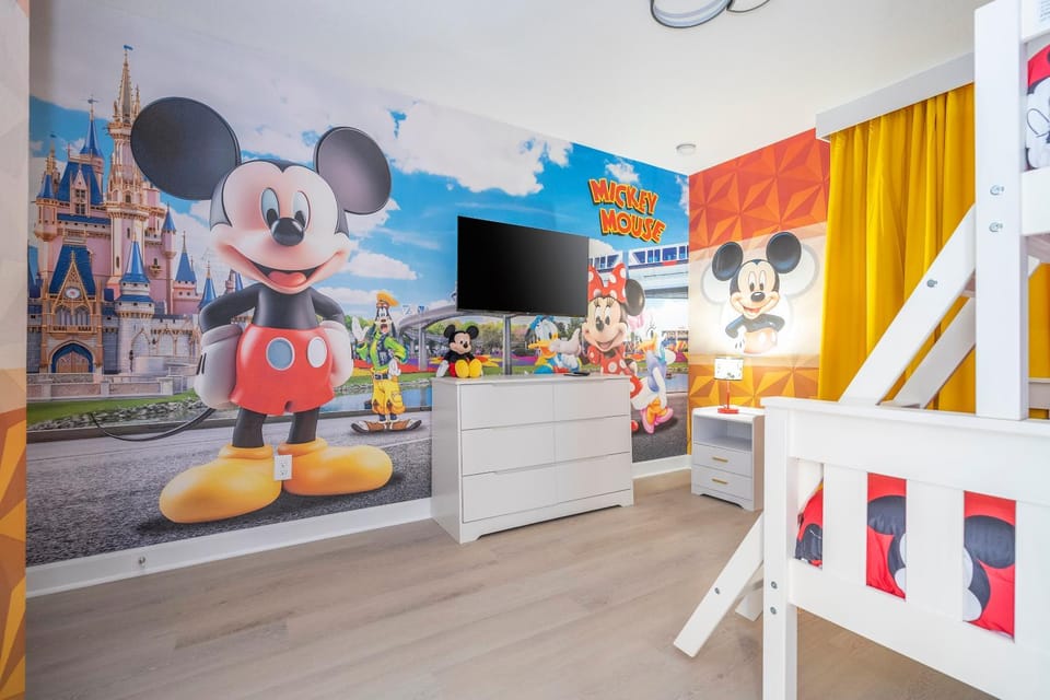 Bed, TV and multimedia, Bedroom