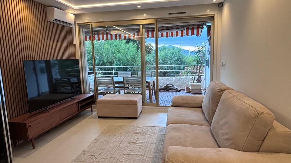 TV and multimedia, Balcony/Terrace, Living room, Seating area