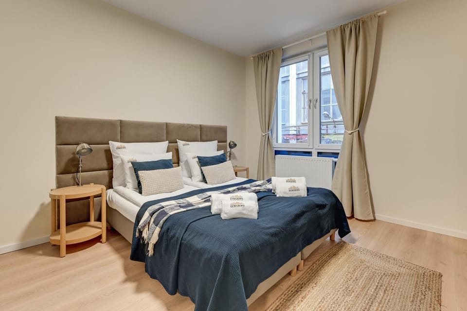 Bed, Living room, Photo of the whole room, Seating area, Bedroom, towels