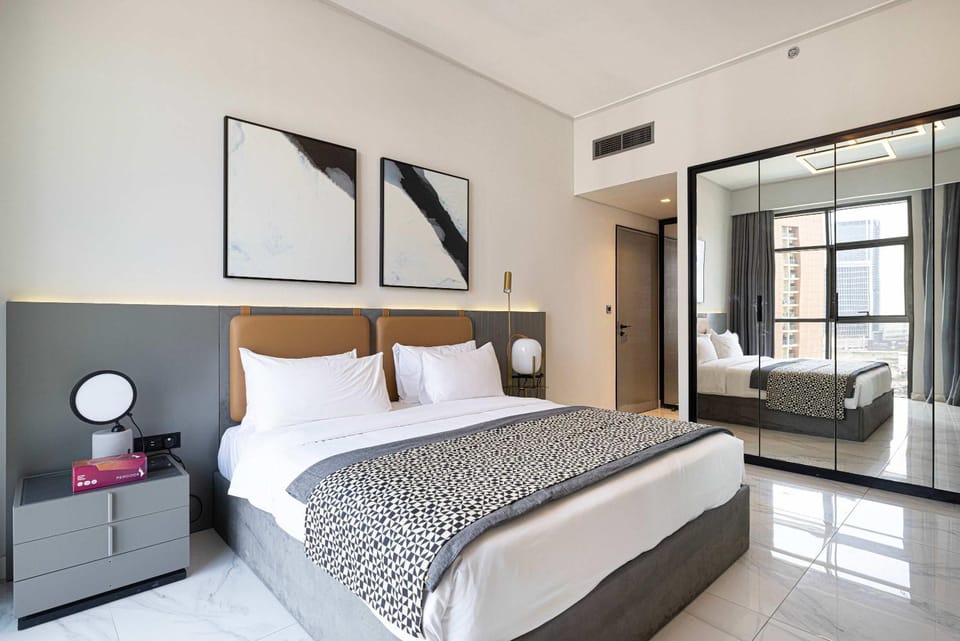 Bed, Living room, Photo of the whole room, Seating area, Bedroom, wardrobe, air conditioner
